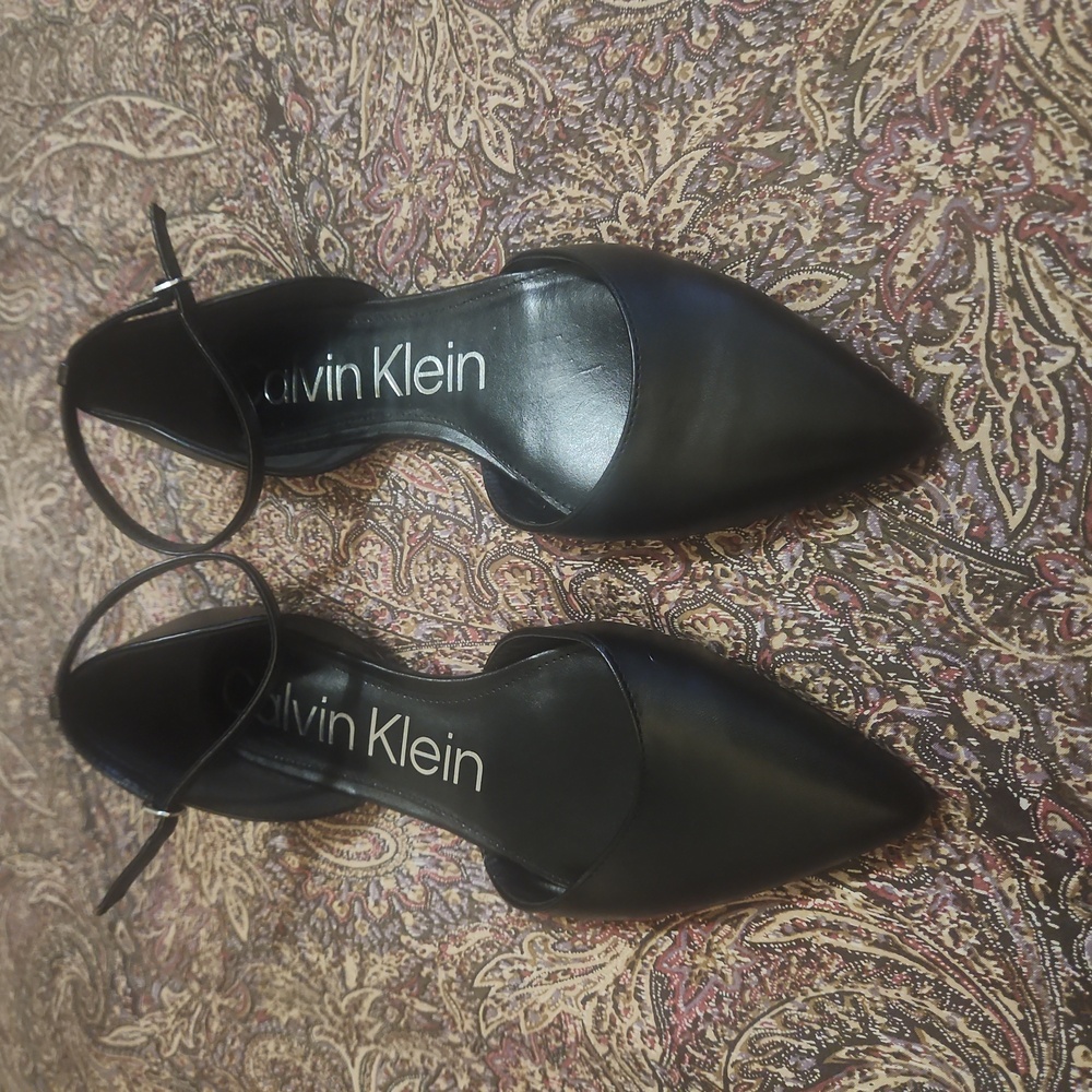 Women Black flat shoes size 9 never worn brand new